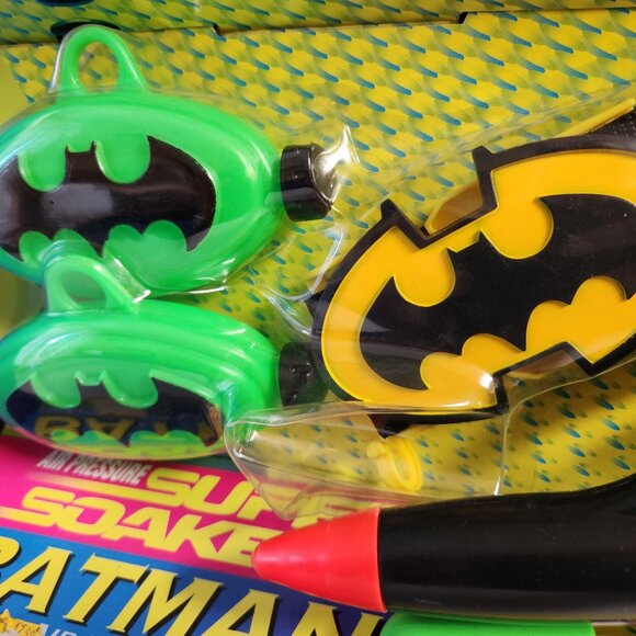 Batman Forever Super Soaker Gun With Belt And Buckle And 2 Water Bottle Refills - Picture 3 of 5